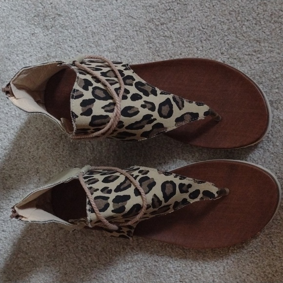 NEW canvas leopard print sandals size 8.5 - Picture 4 of 7